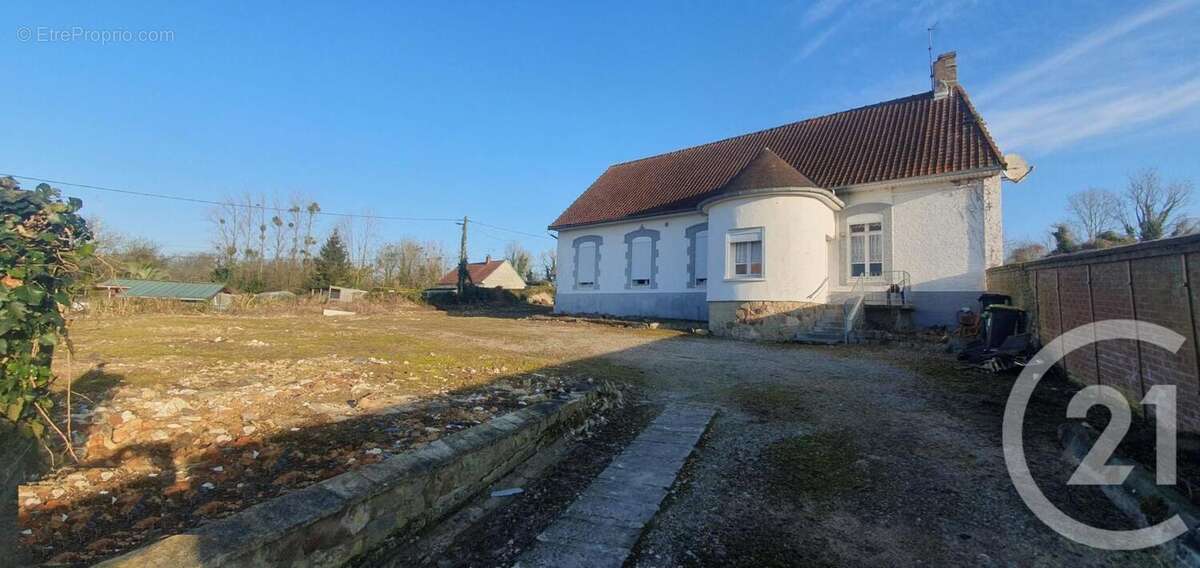 Maison à MAINTENAY