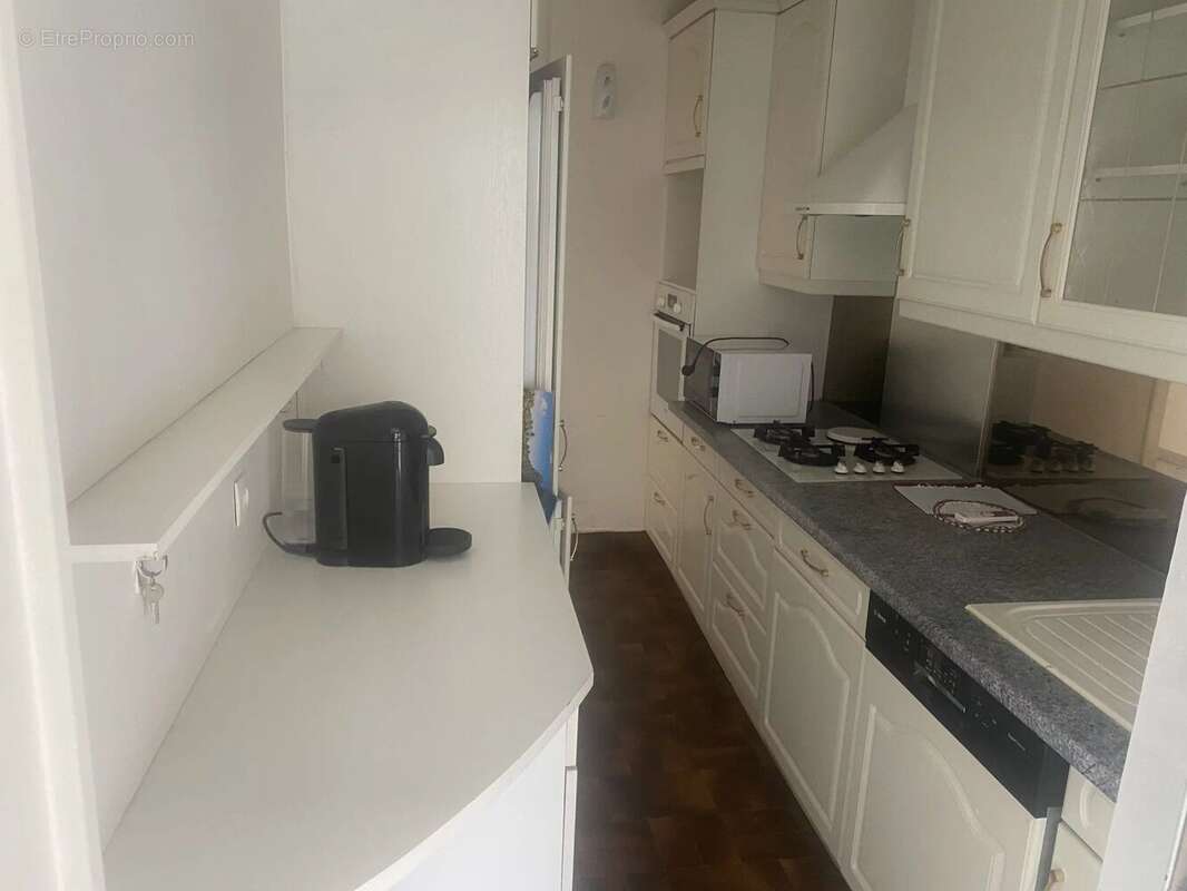 Appartement à SAINT-LAURENT-DU-VAR