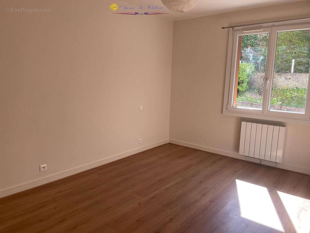 Appartement à LA CLAYETTE