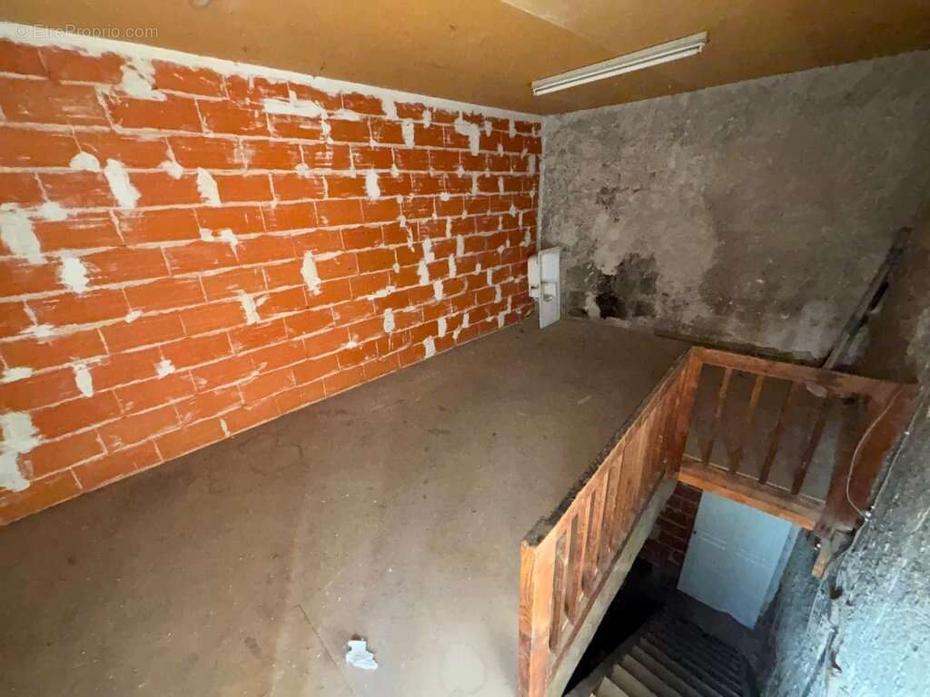 Parking à SAINT-JUST-SAINT-RAMBERT