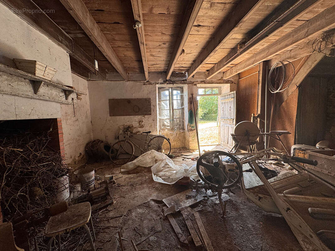 Maison à BEAULIEU-SOUS-LA-ROCHE