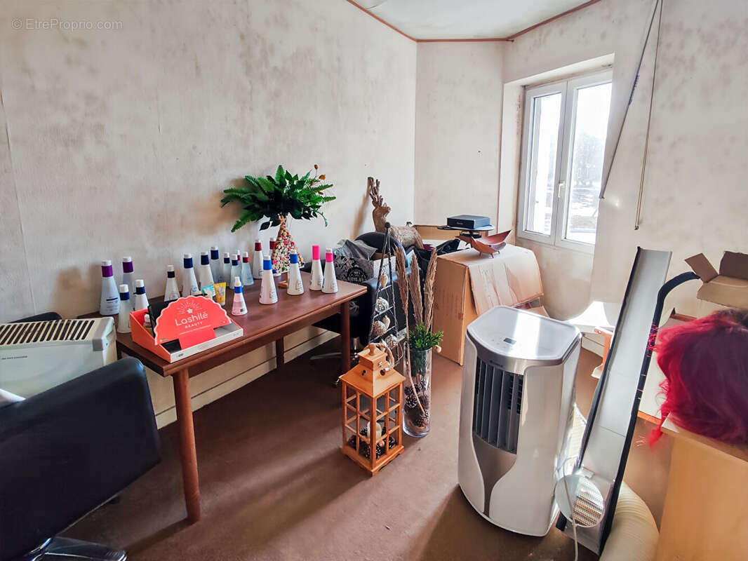 Commerce à MONTREVAULT