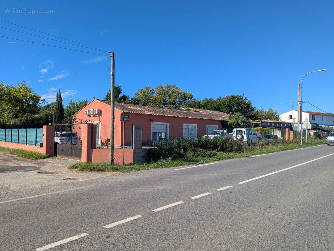 Commerce à SALERNES