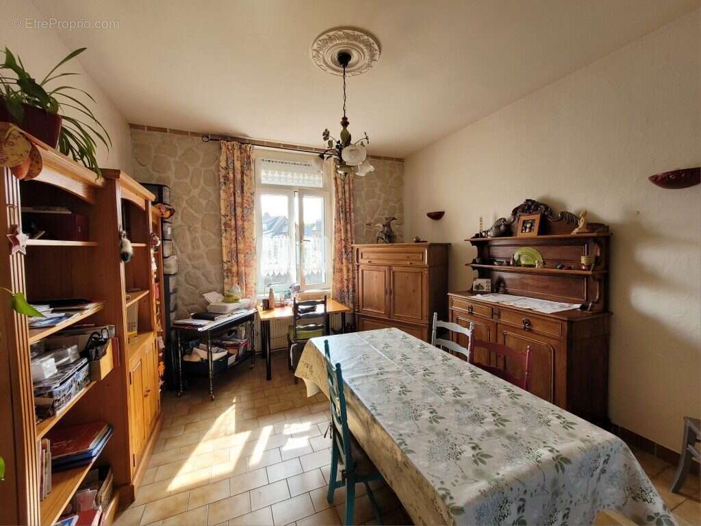 Maison à AVESNELLES