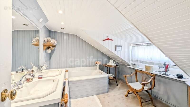 Maison de charme à Colombages de 184.67 m² à vendre 8 pièces SAINT GERMAIN DU BOIS (71) terrain de 443 m² piscine ! - photo 14