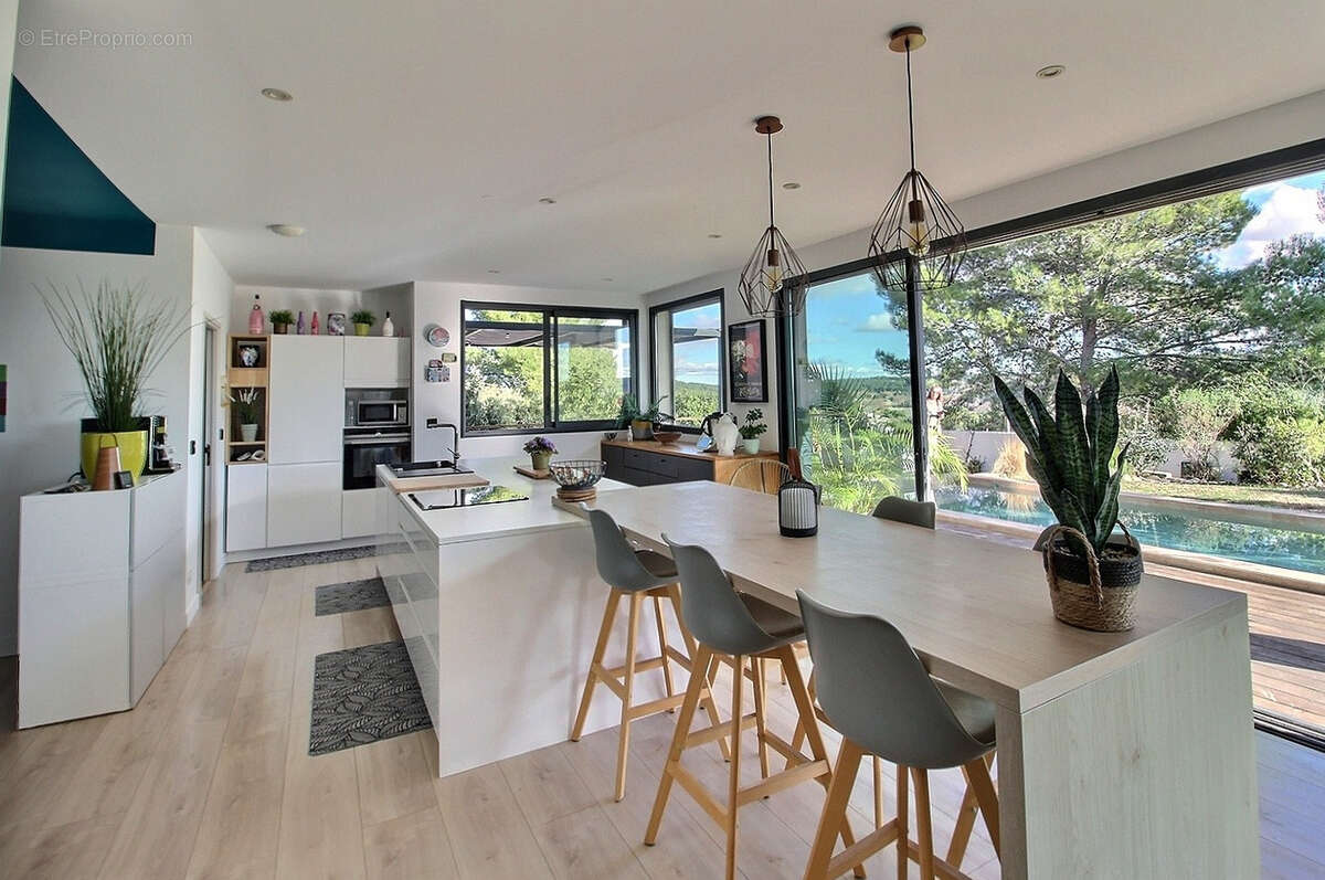 Maison à COMBAILLAUX