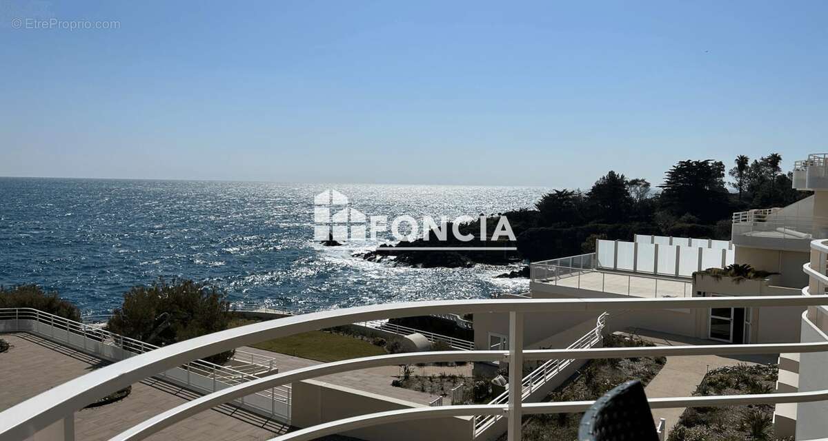  Saint-Raphaël Trayas Studio en première ligne sur mer avec toit terrasse et balcon - photo 3