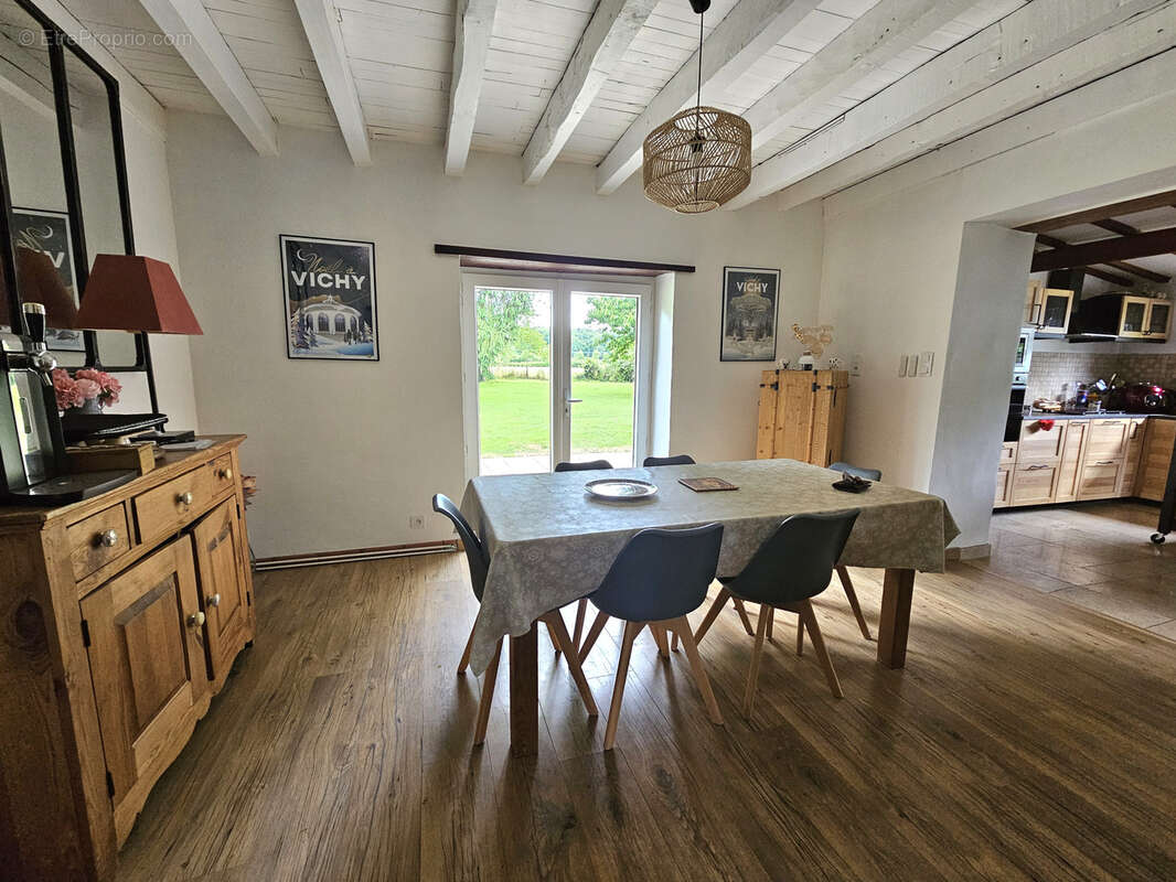 Maison à SAINT-PRIEST-BRAMEFANT