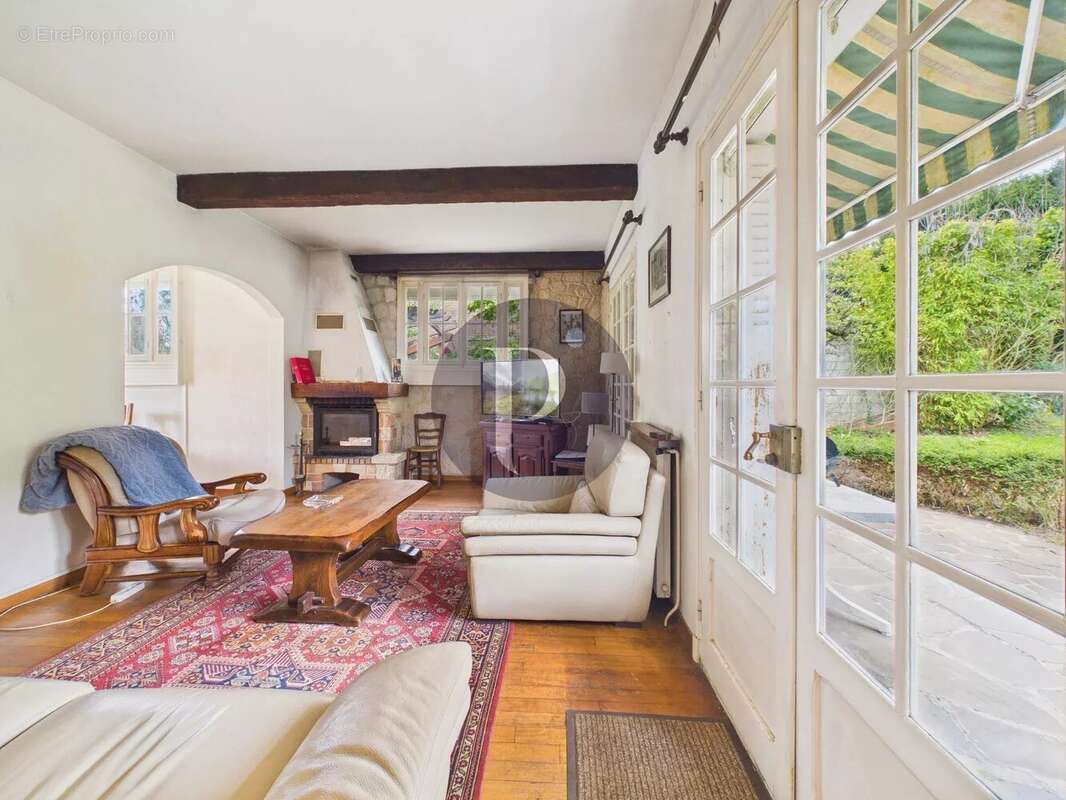 Maison à VERRIERES-LE-BUISSON