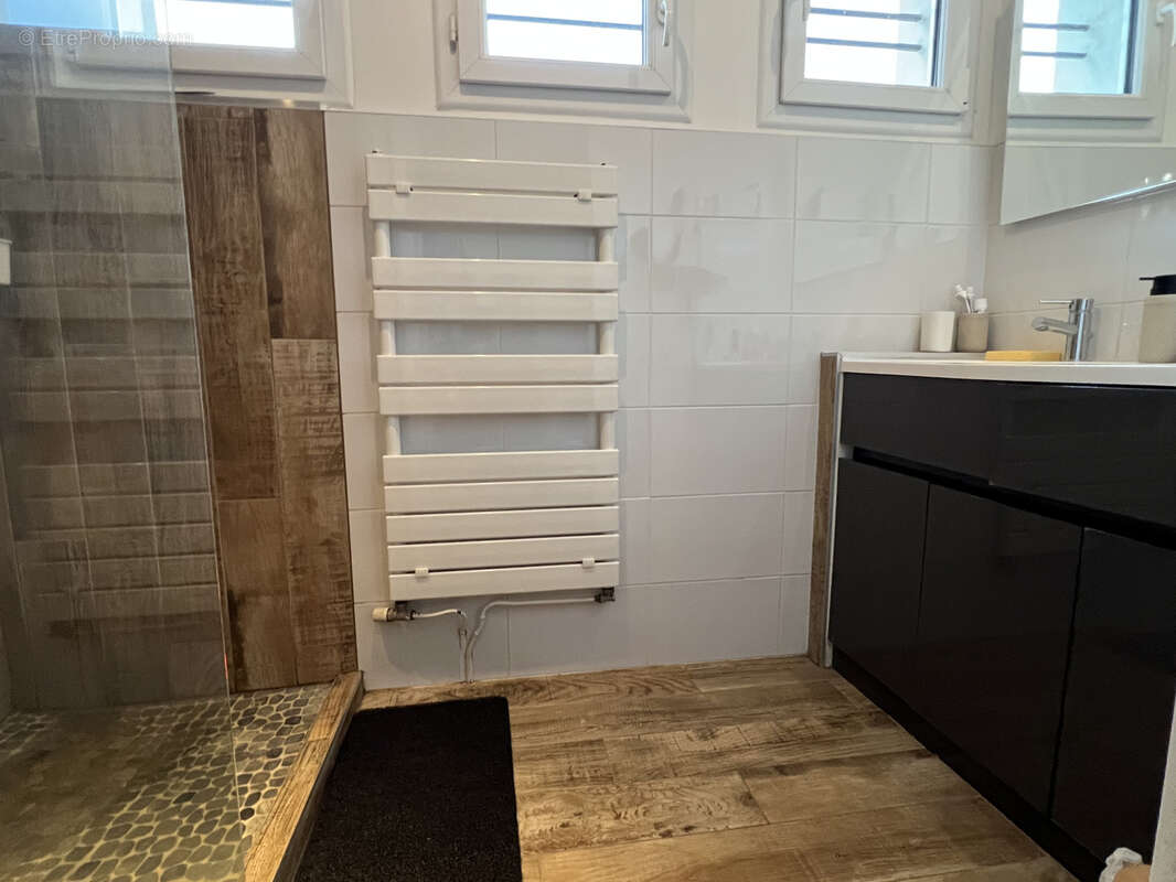 Maison à LE CHAMBON-FEUGEROLLES