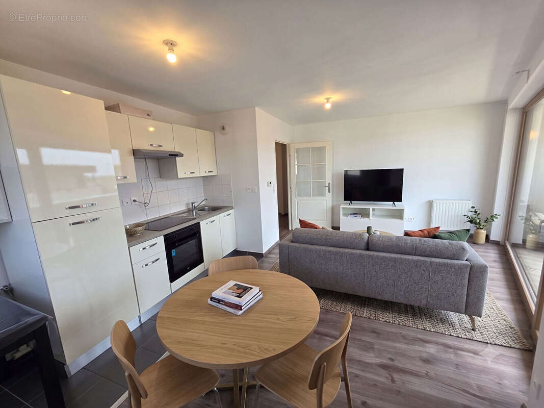 Roubaix edouard vaillant, t2 de 43 m² avec grand balcon, ascenseur et parking. proximité edhec et croix - photo 3