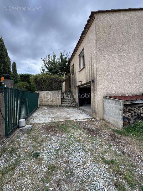 Maison à SAINT-SERIES