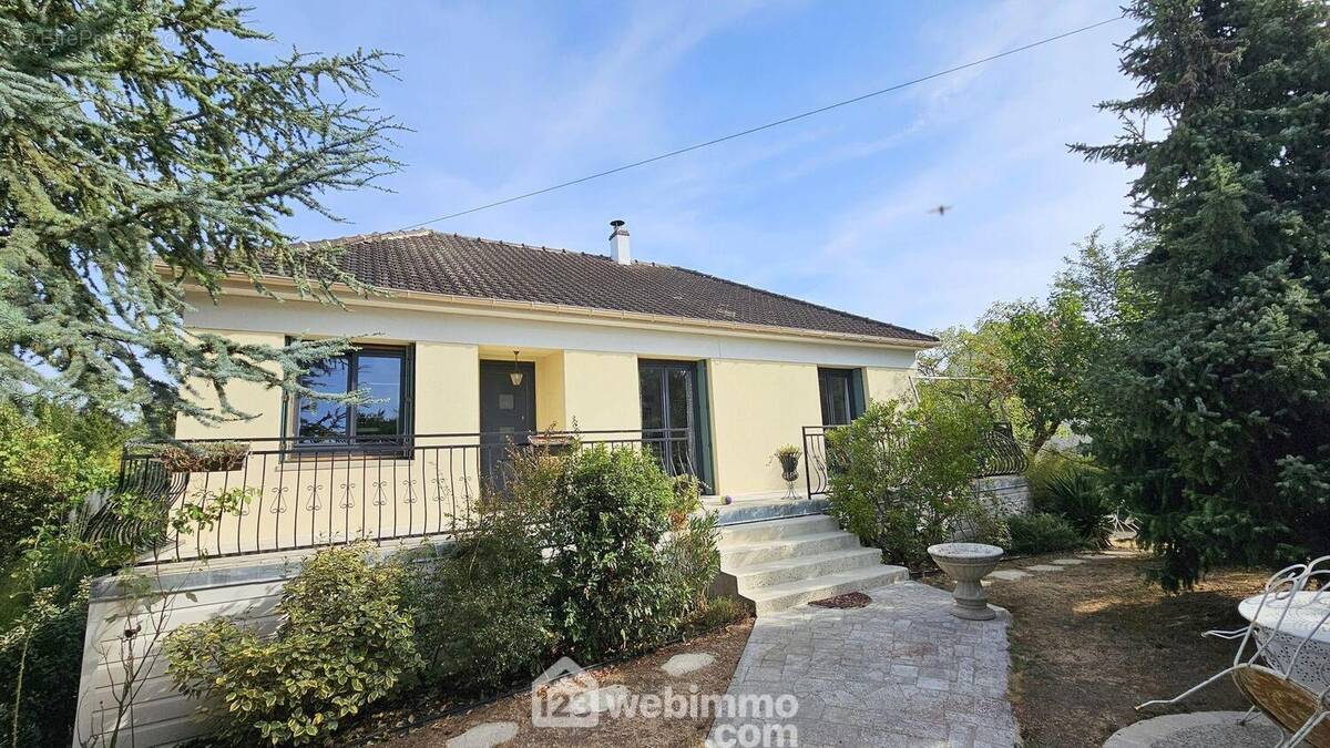 Venez découvrir cette belle maison de plain-pied de 105 m². - Maison à NEMOURS