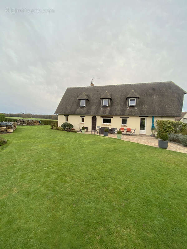 Maison à LE BEC-HELLOUIN