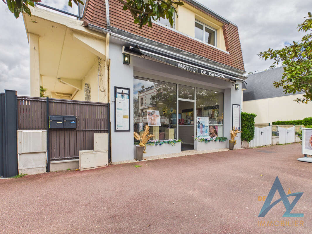 Commerce à MERVILLE-FRANCEVILLE-PLAGE