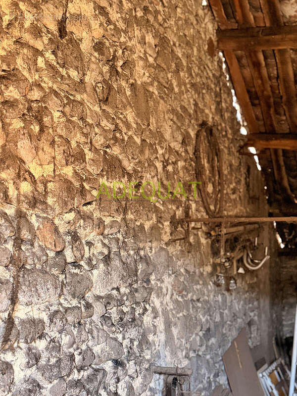 Ideal investisseurs et marchands de biens - immeuble avec combles amenageables et cave - photo 17