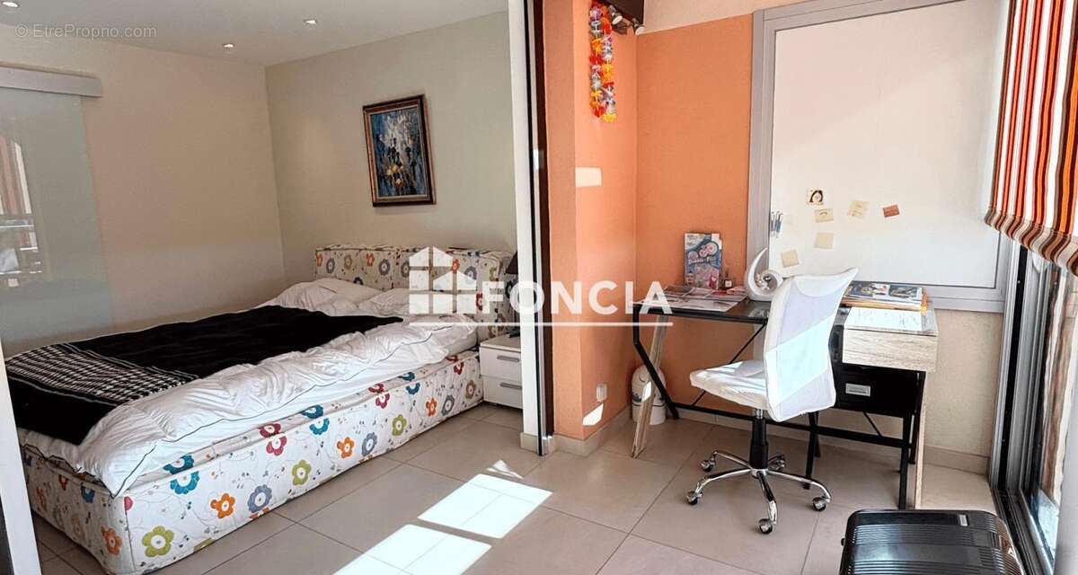 BAISSE DE PRIX – Superbe appartement 3 pièces rénové avec grande terrasse, garage et cave -  3 piscines - photo 12