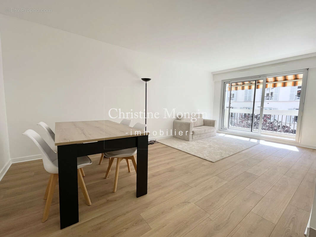 Appartement à NEUILLY-SUR-SEINE