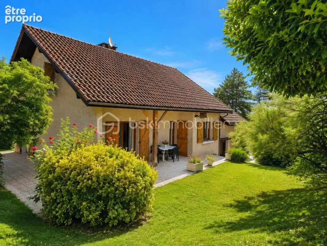 CLAIX – Maison familiale avec terrain de 1 075 m², vue dégagée et fort potentiel d'agrandissement - photo 2