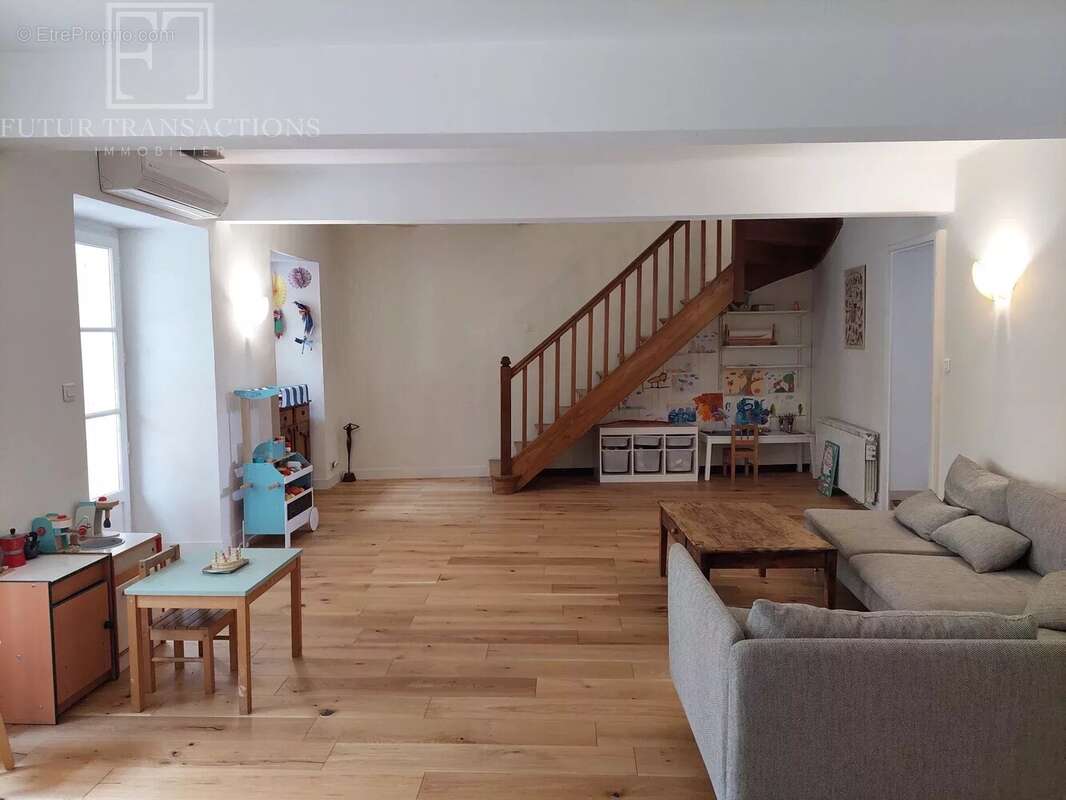 Maison à BOURDEILLES