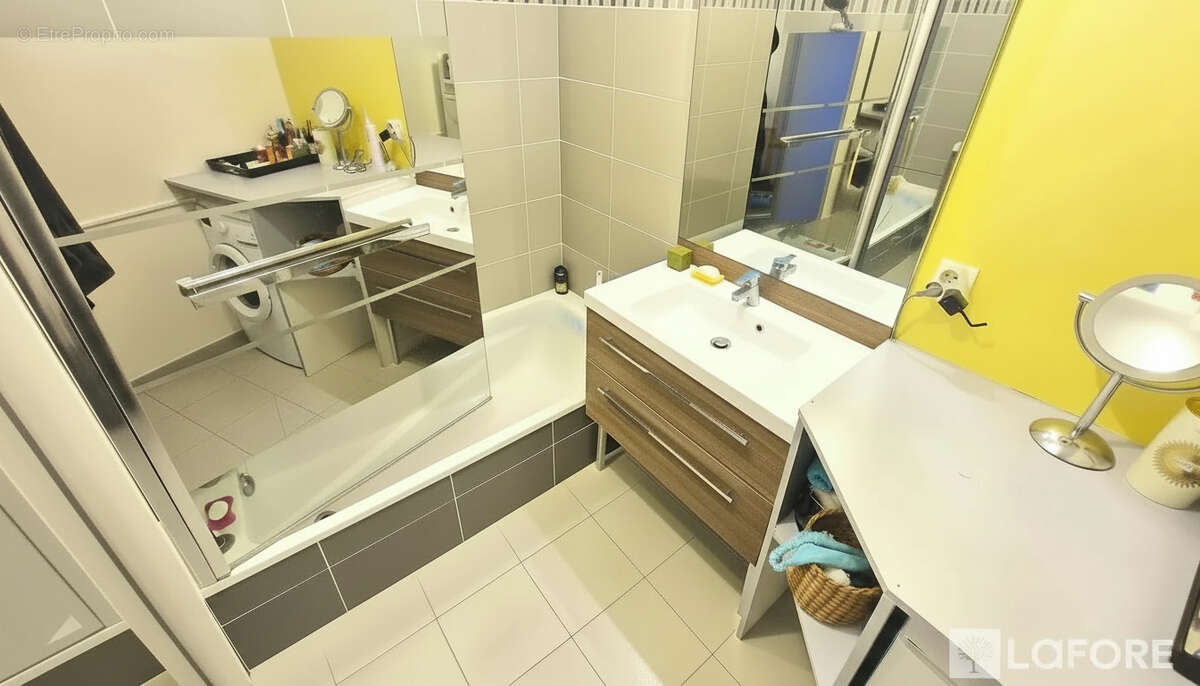 Appartement à ROQUEBRUNE-SUR-ARGENS