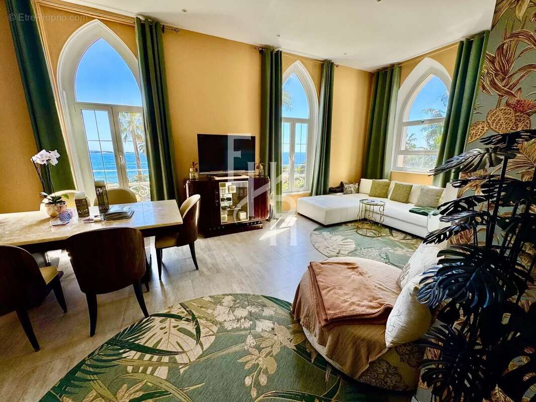 Appartement à VALLAURIS