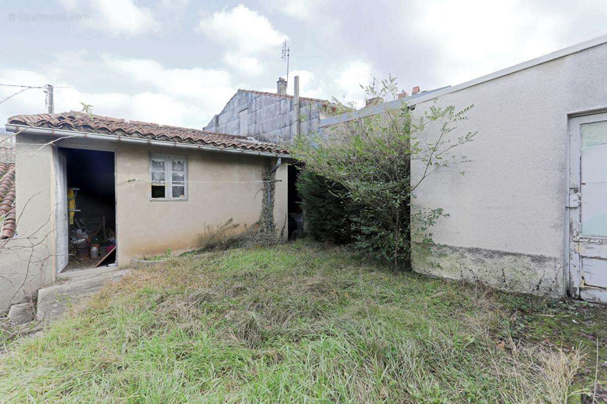 IMMEUBLE 600 m2  avec 6 appartements, un garage, un  jardinet et  3 dépendances  MAZAMET - photo 18