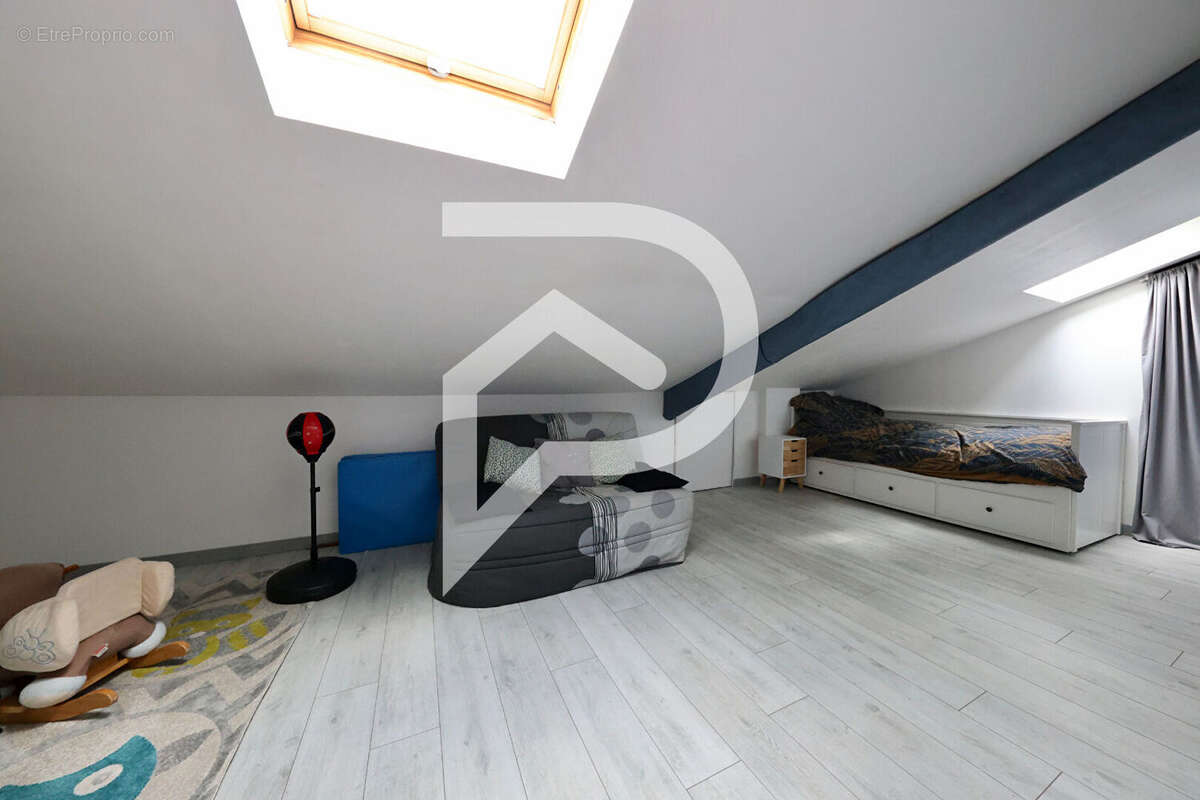 Maison à LE COUDRAY-MONTCEAUX