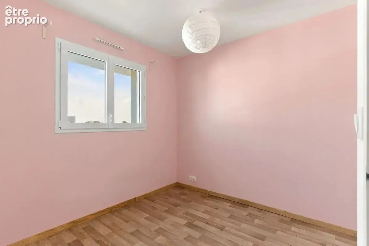 Maison de 6 pièces de 125 m² à Saint-Julien-de-Concelles - photo 9