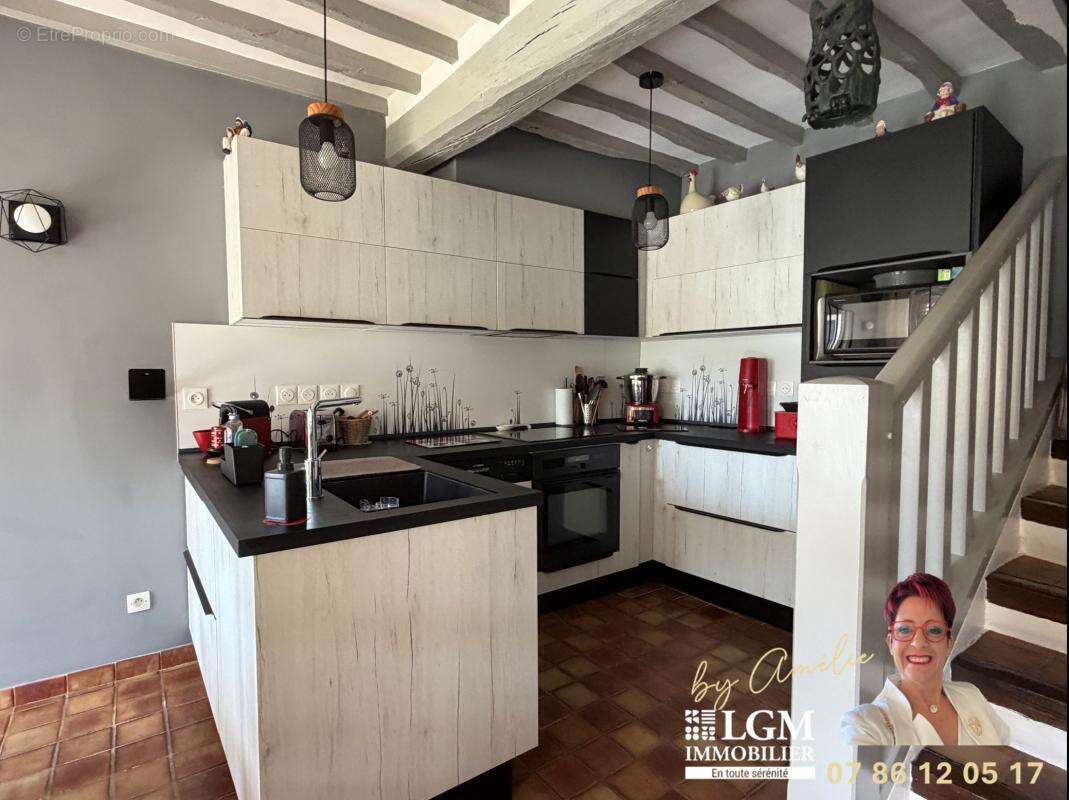 MAGNIFIQUE LONGÈRE de 209 m² - 4 Chambres - Dépendances - photo 4