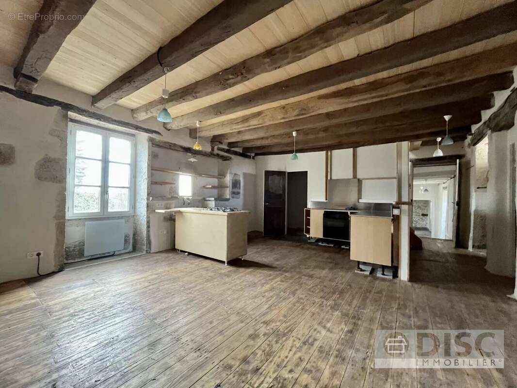 Exclusivité – Maison de village avec sous-sol complet - photo 3