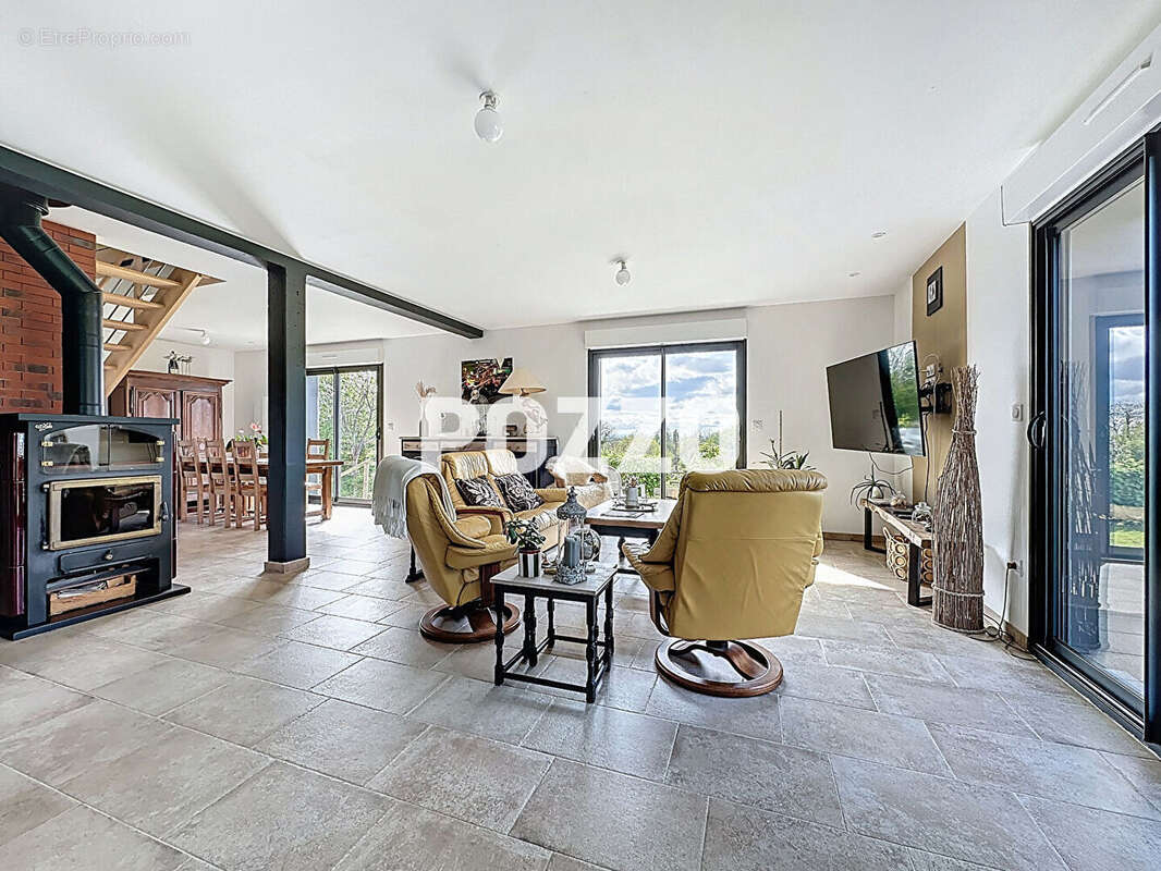 Maison + haras sur 11 ha avec piste, barn, 22 boxes, rond de longe, paddocks et herbage, vue Mt St Michel - photo 7