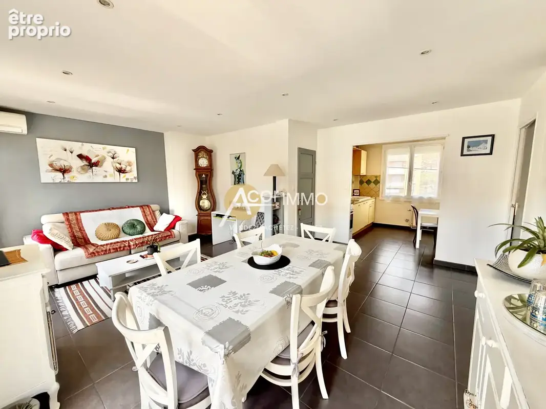 Appartement traversant La Seyne avec balcon, cave et parking - photo 2
