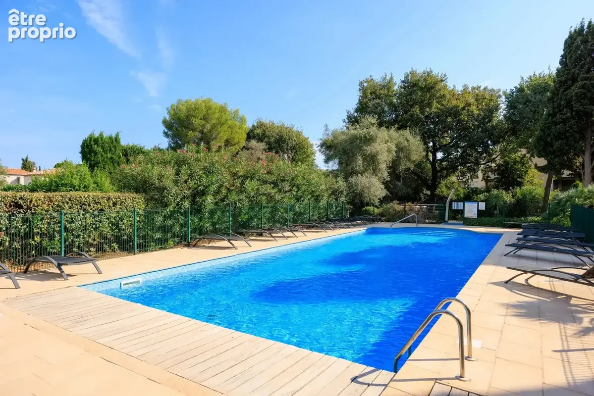 Exclusivité - Début Cap d'Antibes - Beau 3 pièces avec grande terrasse et vue panoramique mer - Piscine - Parc - Garage - Cave - photo 3