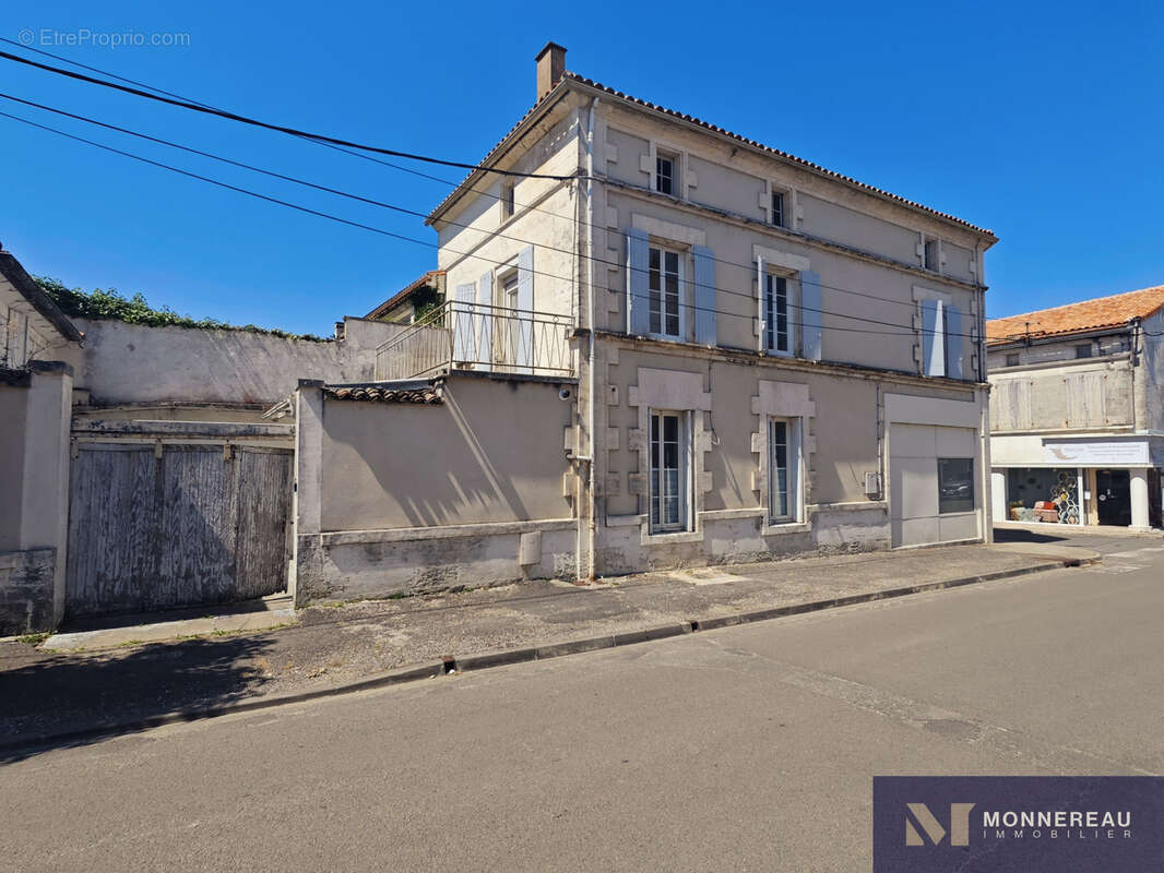 Maison à CHATEAUNEUF-SUR-CHARENTE