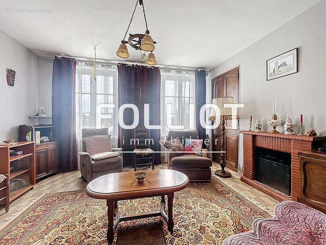 Maison à MONTAIGU-LES-BOIS