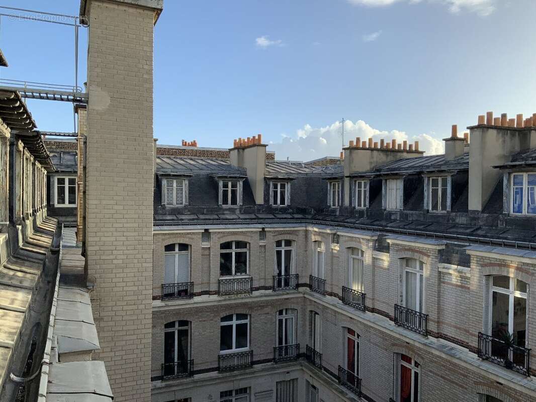 Une Studette calme et plein soleil rue Théodule Ribot - photo 5