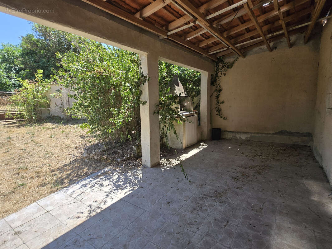 Ensemble de bâtiments à restaurer sur 4900m2! - photo 4