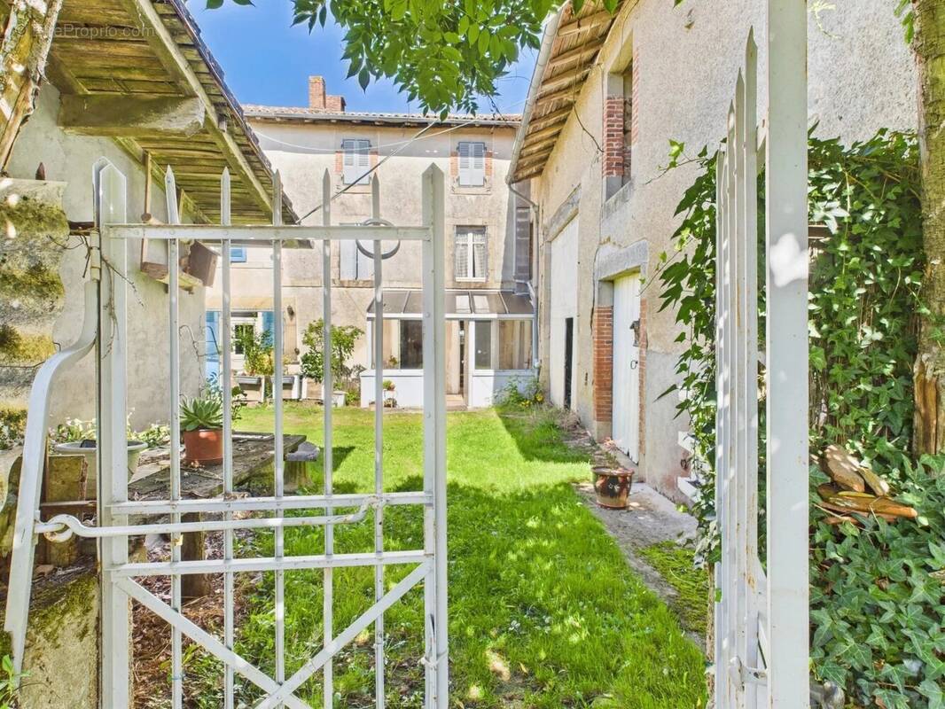 Maison à ROCHECHOUART