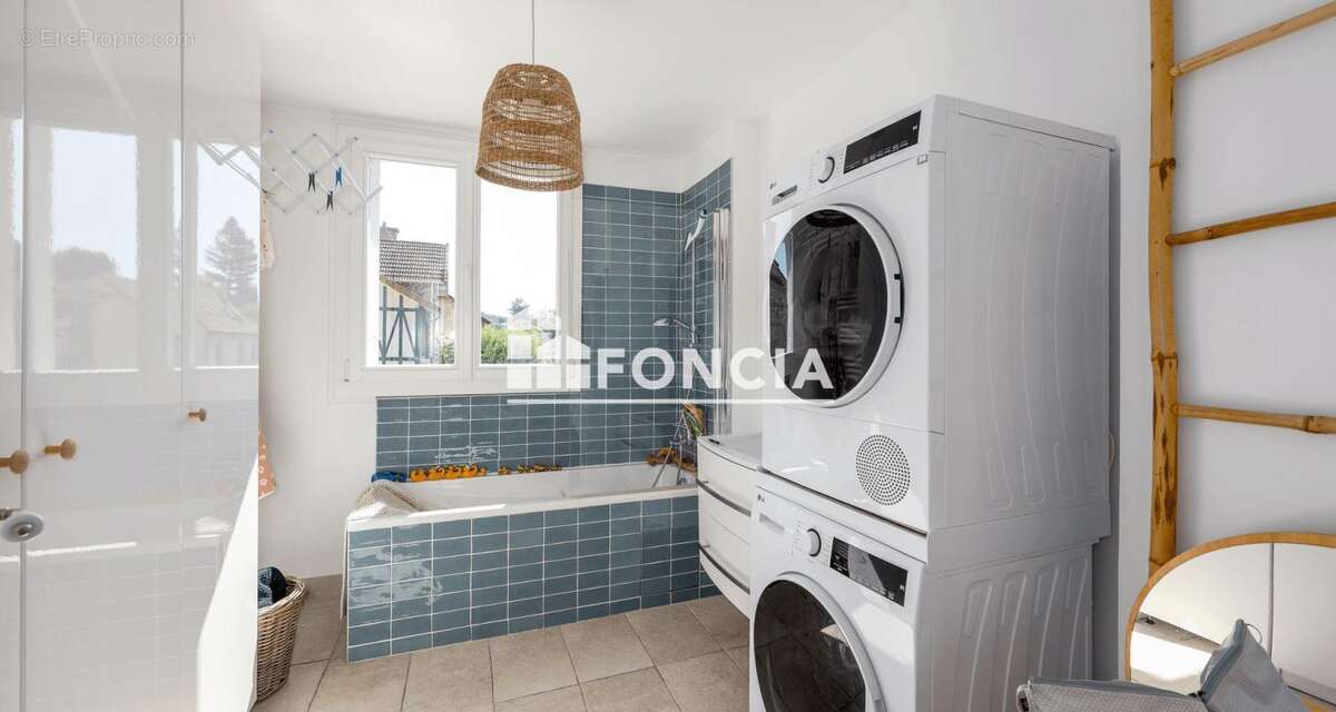VERSAILLES - Porchefontaine – Maison de 107,12 m² entièrement refaite à neuf - photo 10
