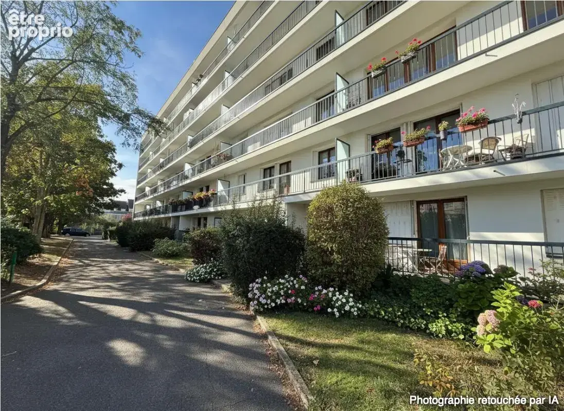 T3 entièrement rénové avec balcon, cave et parking - photo 10