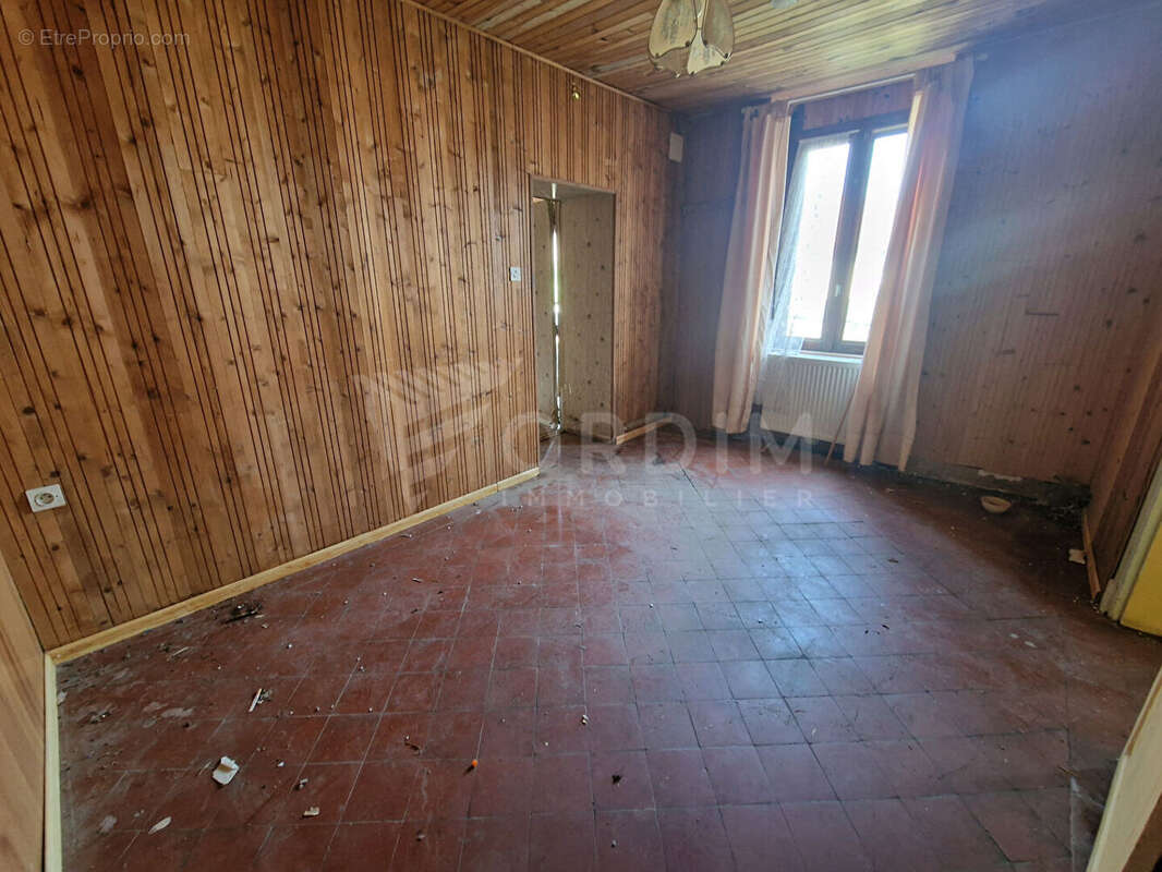Maison à GY-L'EVEQUE