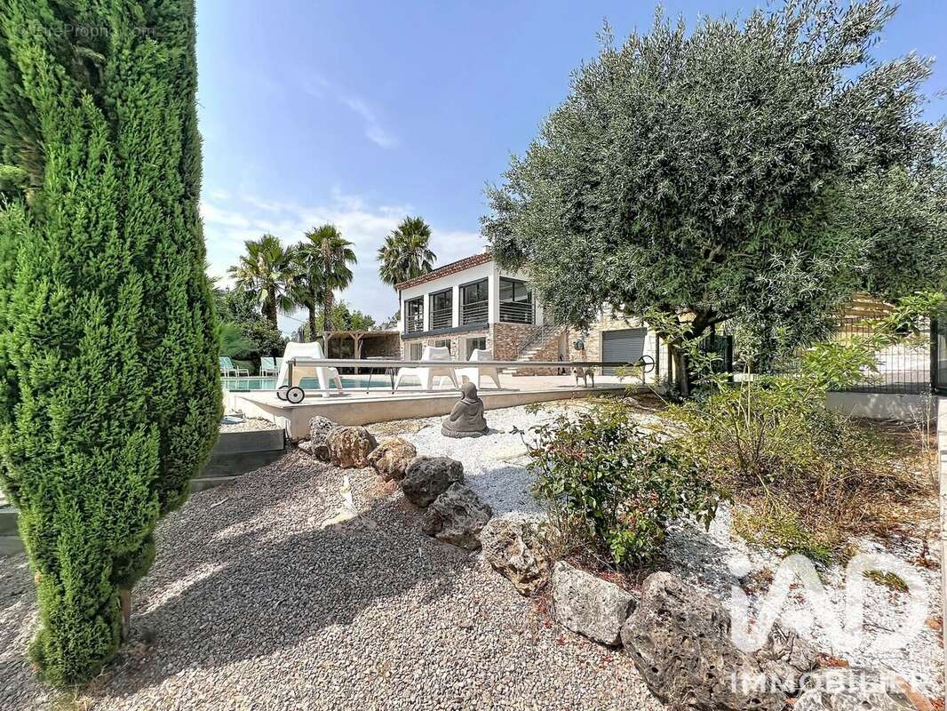 Maison 400 m² à Roquebrune-Sur-Argens  - photo 3