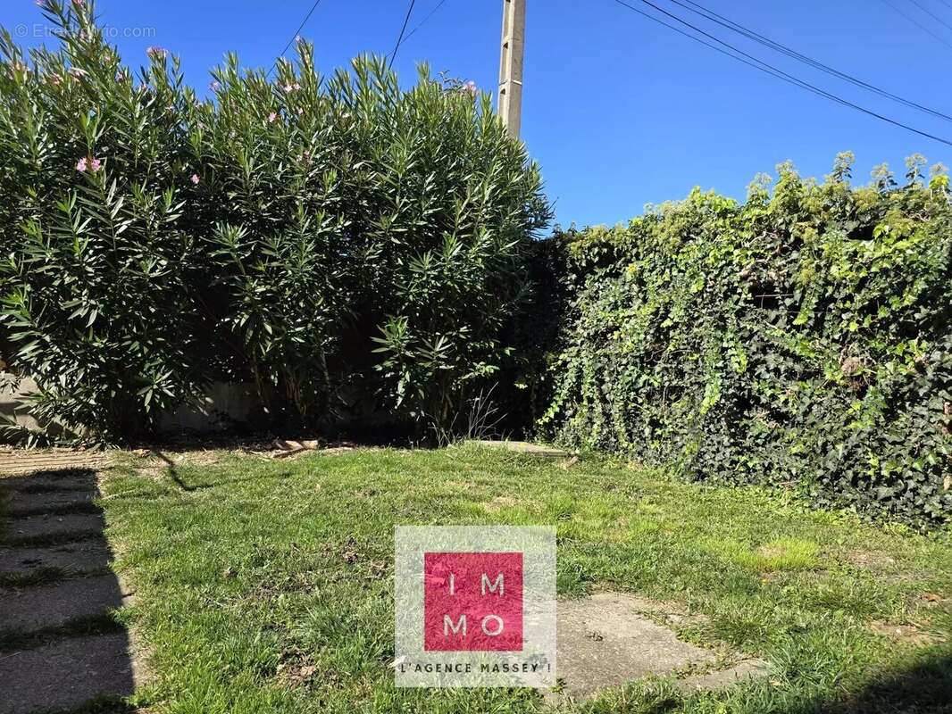 Appartement à AUREILHAN