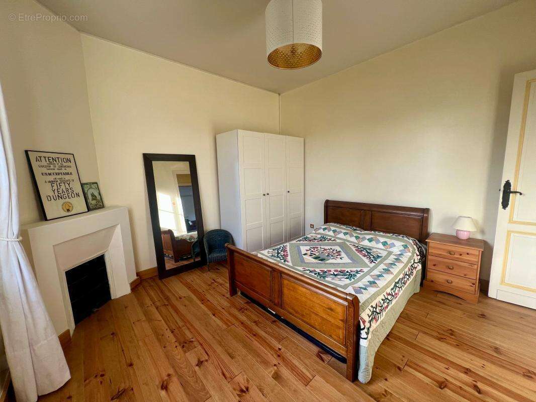 Maison à AMBARES-ET-LAGRAVE