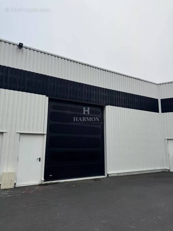 Commerce à MONTUSSAN