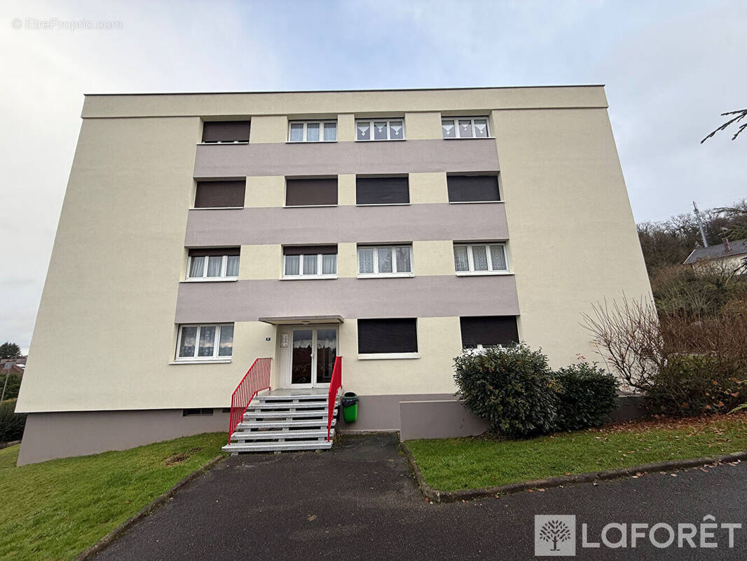 Appartement à GRAND-CHARMONT