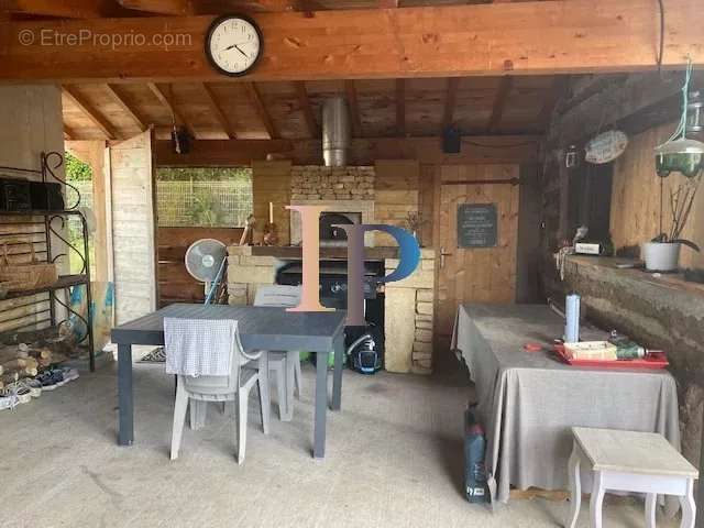 Maison à POUILLY-SOUS-CHARLIEU