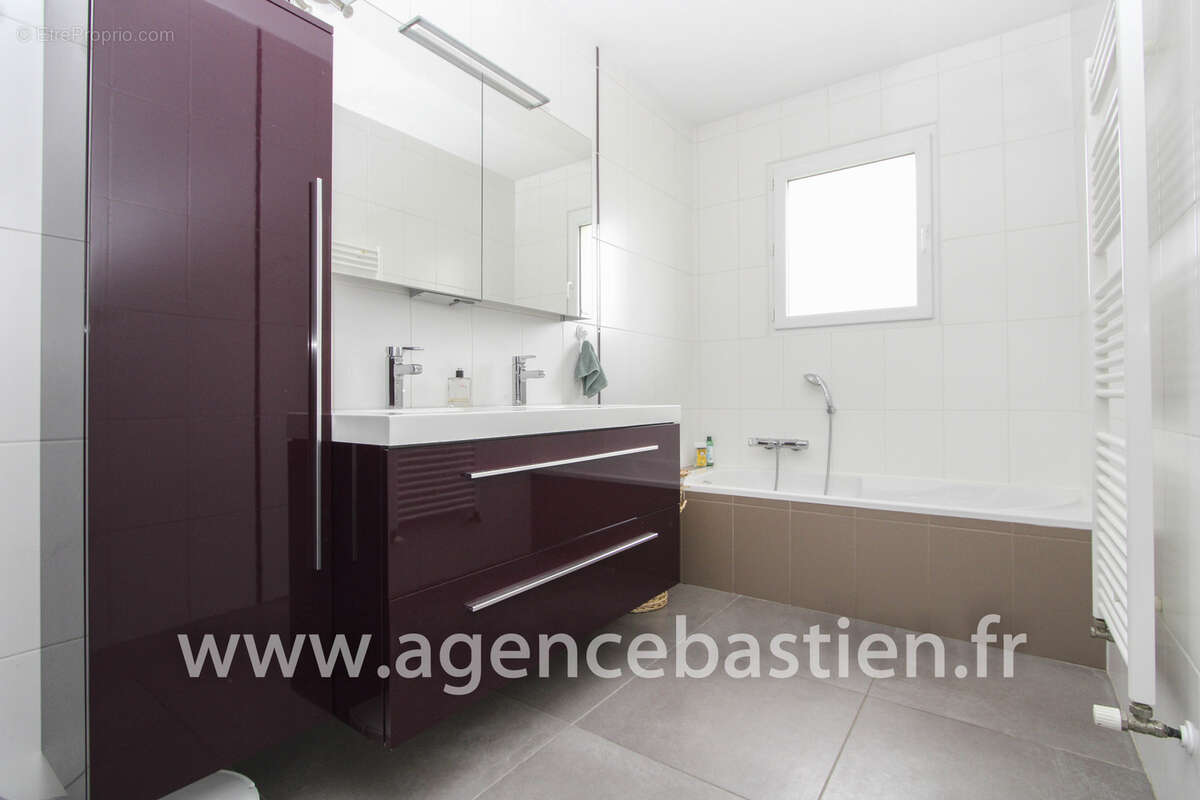 Appartement à SAINT-GENIS-POUILLY