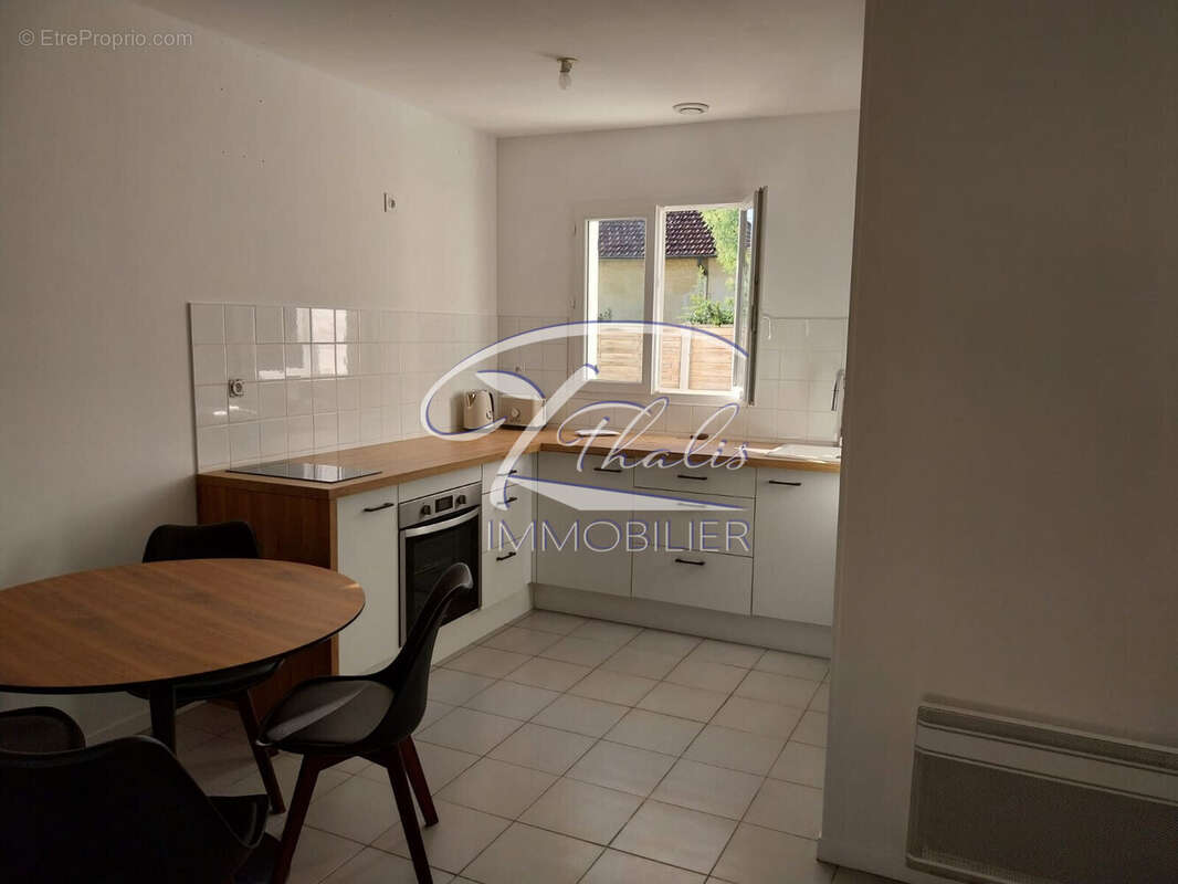 Maison à AMBARES-ET-LAGRAVE